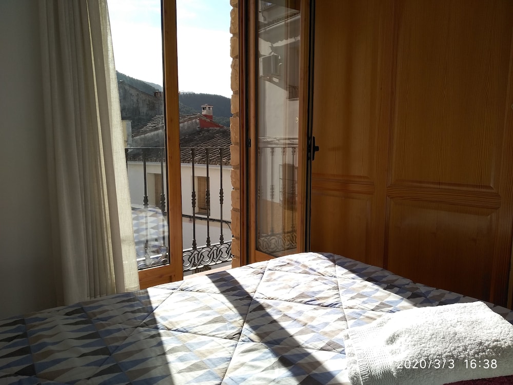Traditional Apartment, 2 Bedrooms, Kitchen, Tower