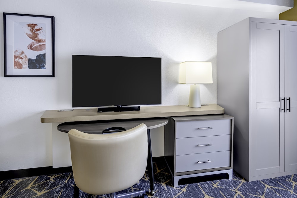Suite, Multiple Beds - Photo 7