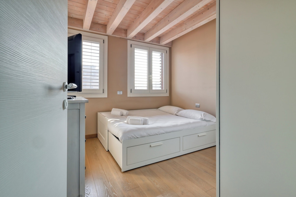 Comfort Apartment, City View