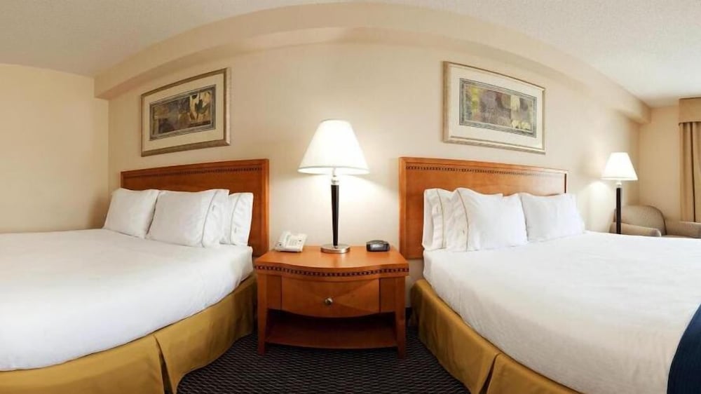 Standard Room, 2 Queen Beds - Photo 3
