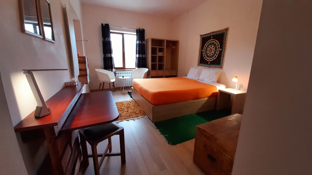 Deluxe Double Room (For 2 Adults + 1 Child) photo 1