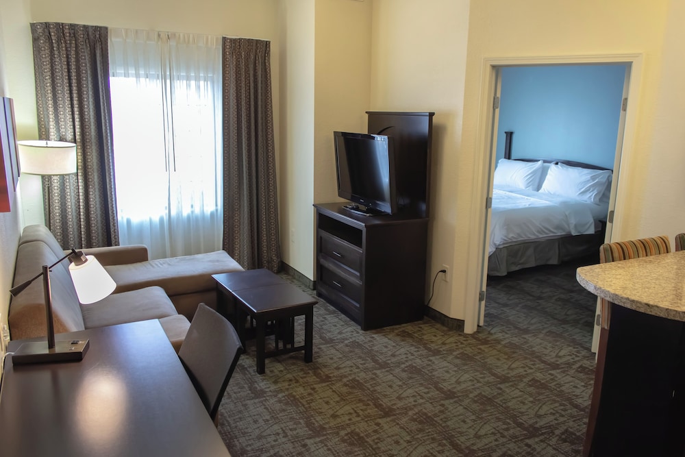 Suite, 1 Bedroom, Kitchen - Photo 4