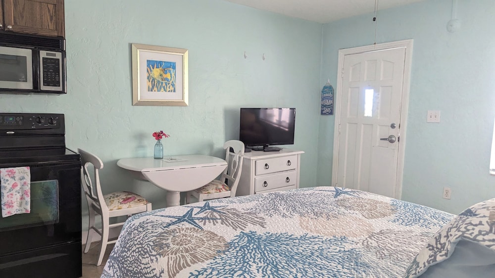 Room, 1 Queen Bed, Kitchenette photo 1