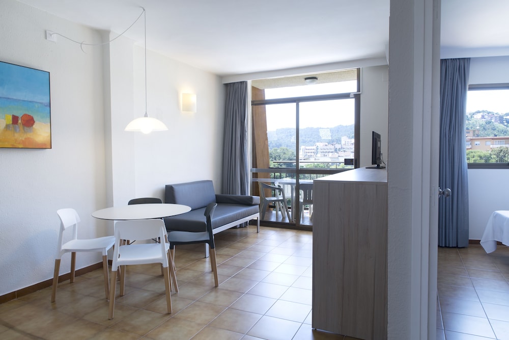Family Apartment, 1 Bedroom, Balcony (2-4 adults) - Photo 1