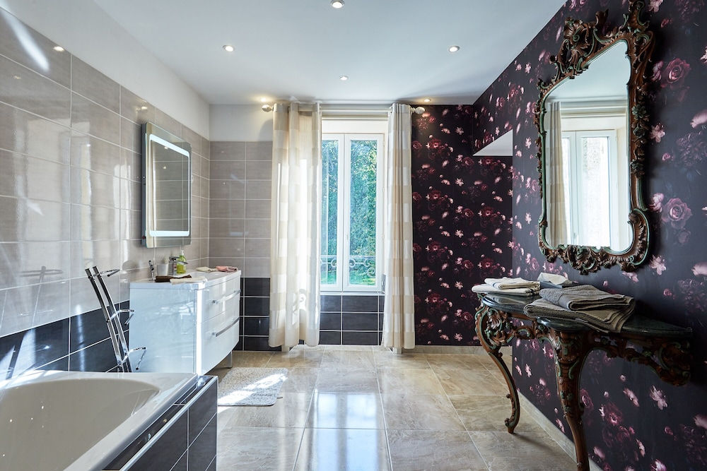 Comfort Suite, Ensuite, Park View - Photo 2