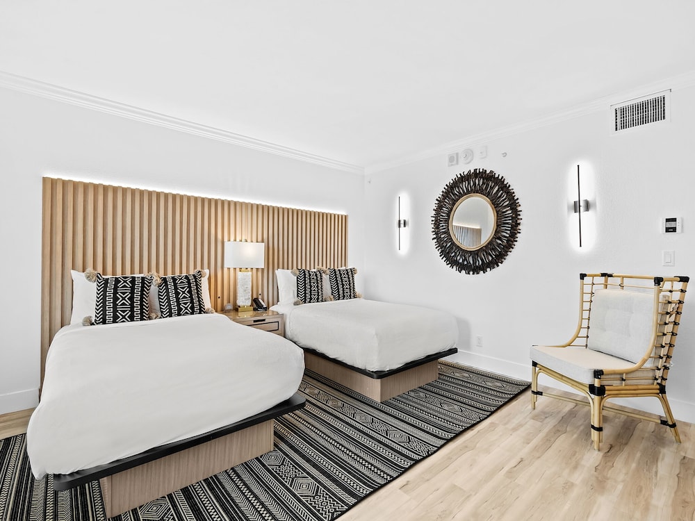 Room, 2 Double Beds, Balcony, Partial Ocean View - Photo 5