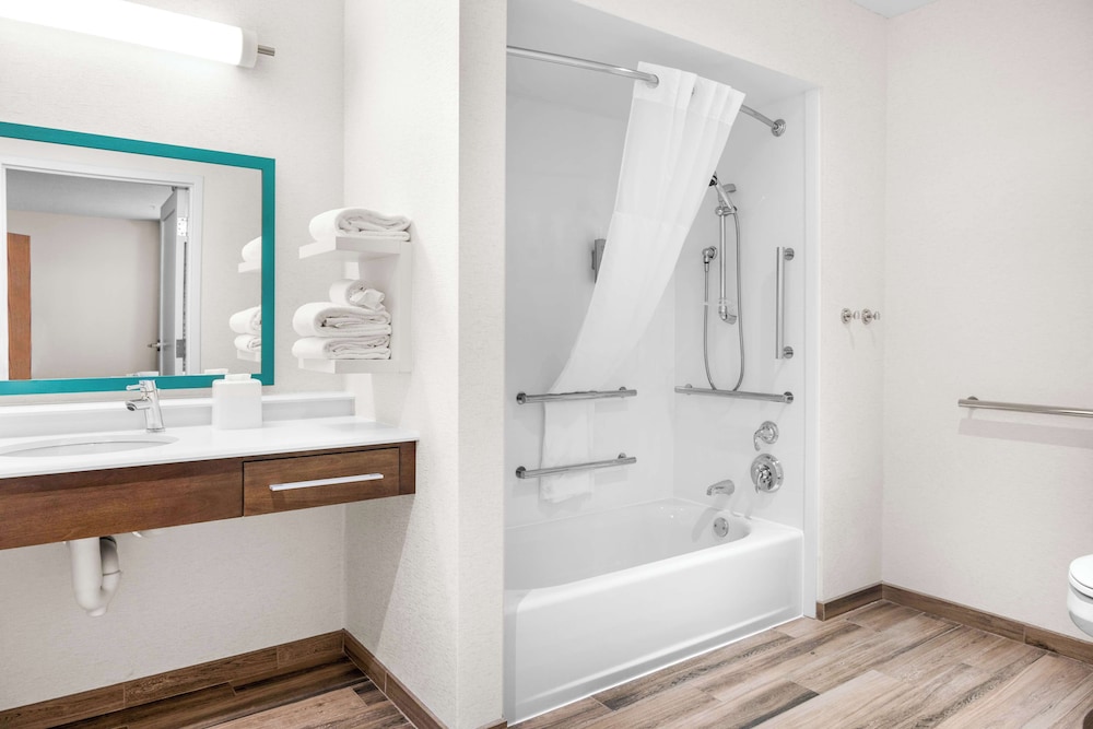 Suite, 1 King Bed, Accessible, Bathtub (Mobility & Hearing) - Photo 2