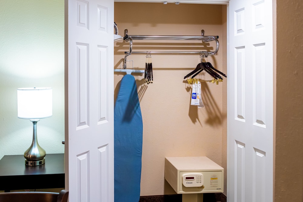 Standard Room, 1 King Bed, Accessible, Non Smoking (Walk-In Shower) - Photo 5