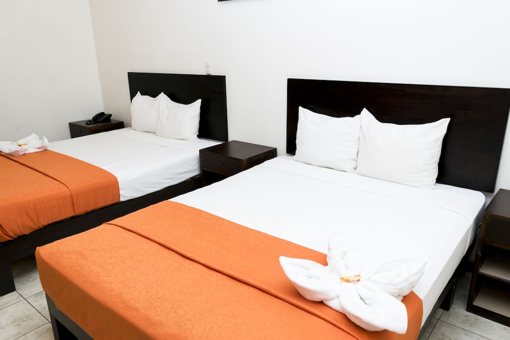 Standard 2 Queen Beds - No Window photo 2