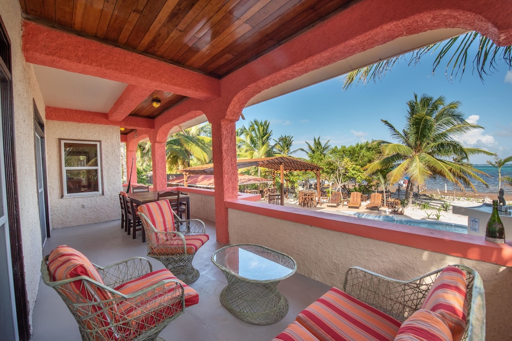 CROCODILE 2 Bedrooms, Sea View