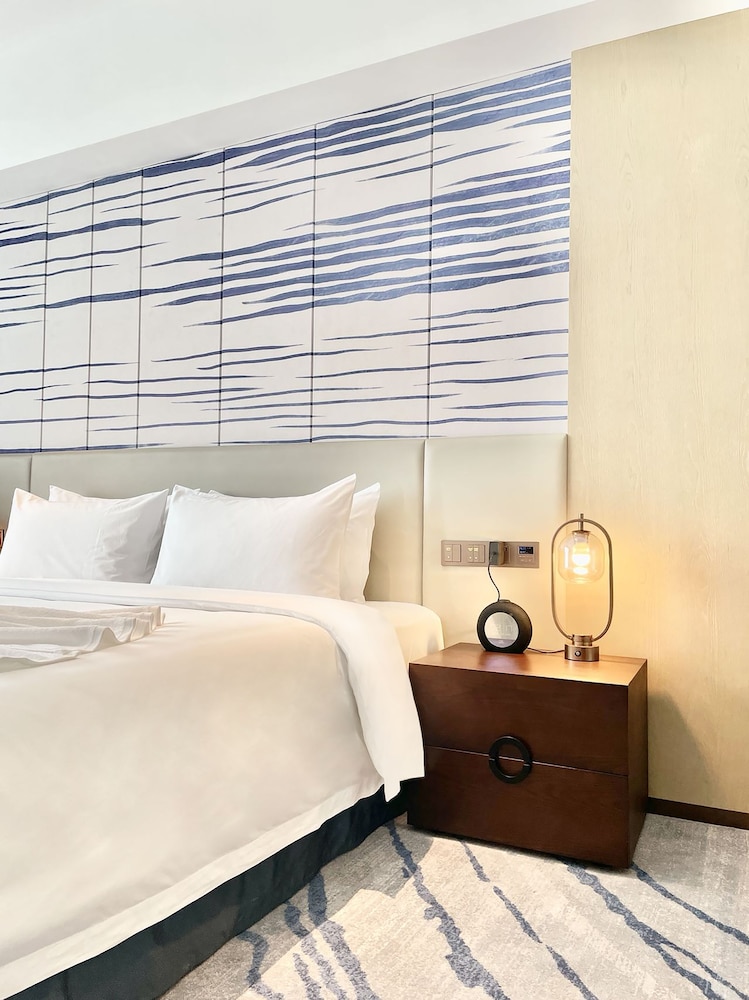 Luxury Suite, 1 King Bed photo 3