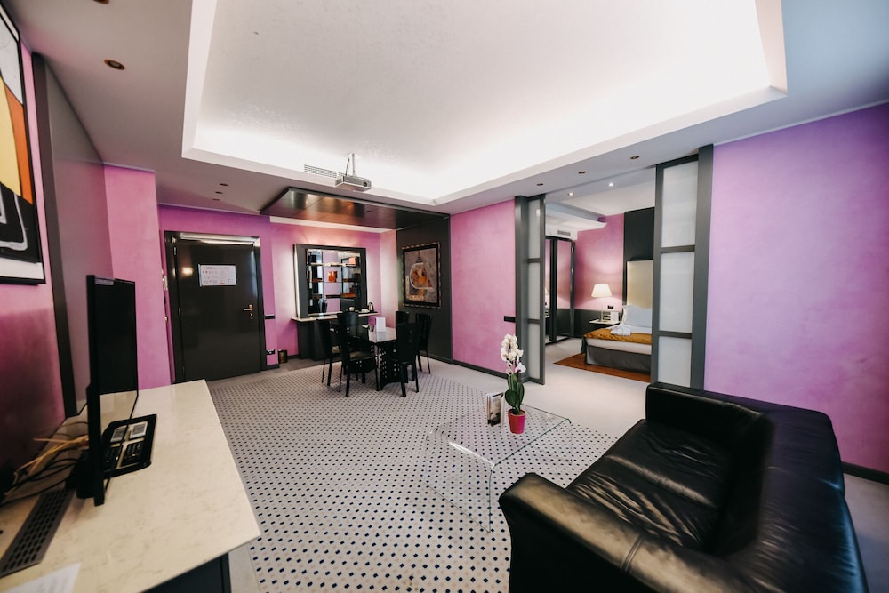 Junior Studio Suite
