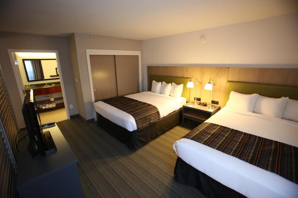 Suite, 2 Queen Beds - Photo 3
