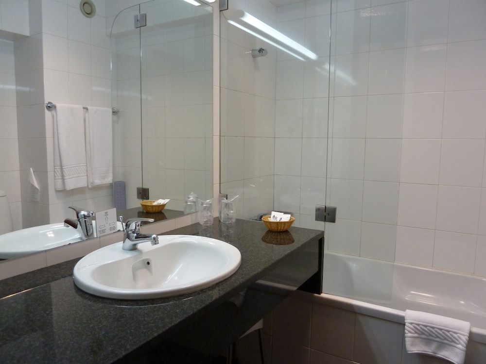 Double or Twin Room - Photo 4