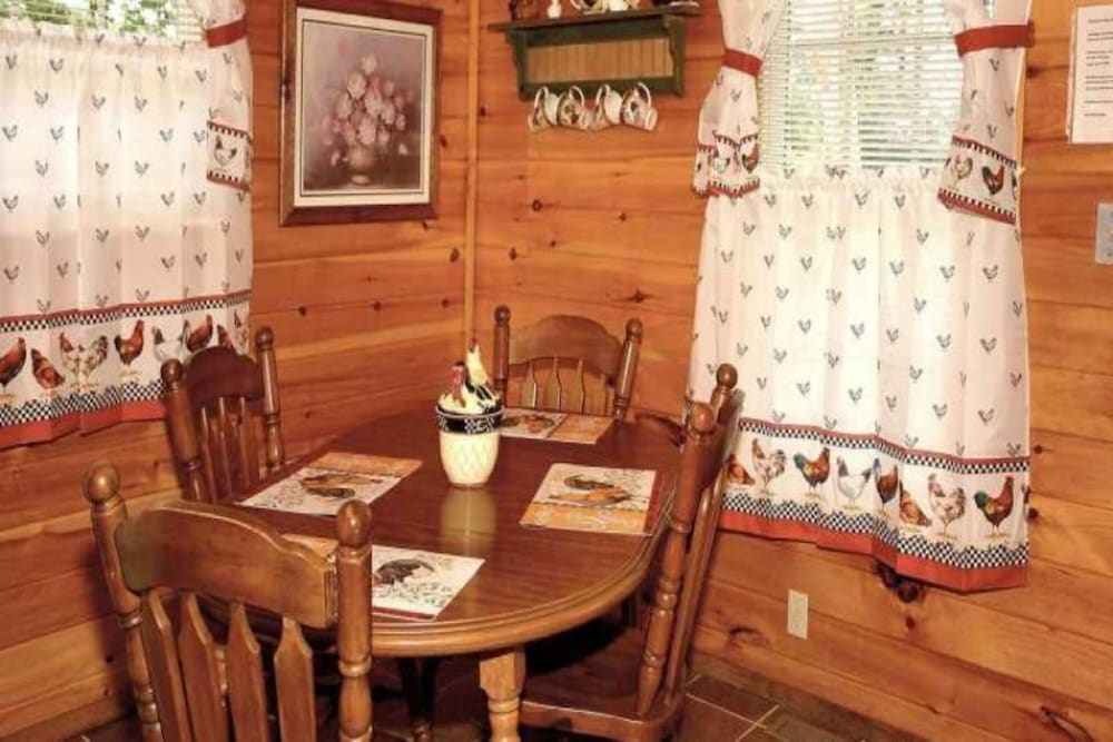 Cabin, 2 Bedrooms photo 2