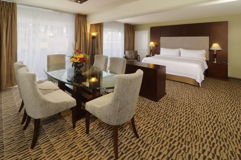 Suite, 1 King Bed - Photo 6