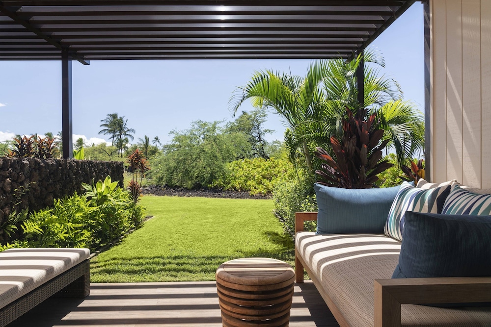 Room, 1 King Bed, Roll-in Shower, Oceanfront (mobility/hearing Access, Balcony)