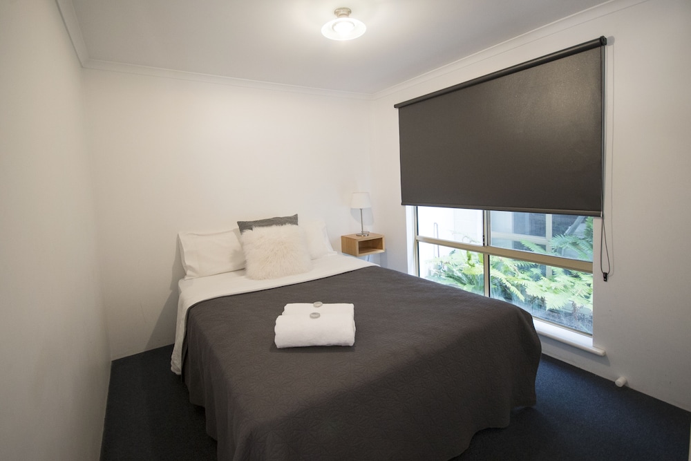 Deluxe Apartment, 3 Bedrooms, Jetted Tub, Ground Floor photo 2
