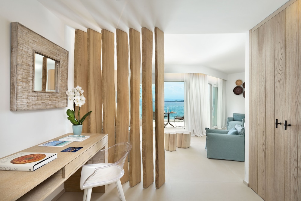 Pool Suite - Photo 2