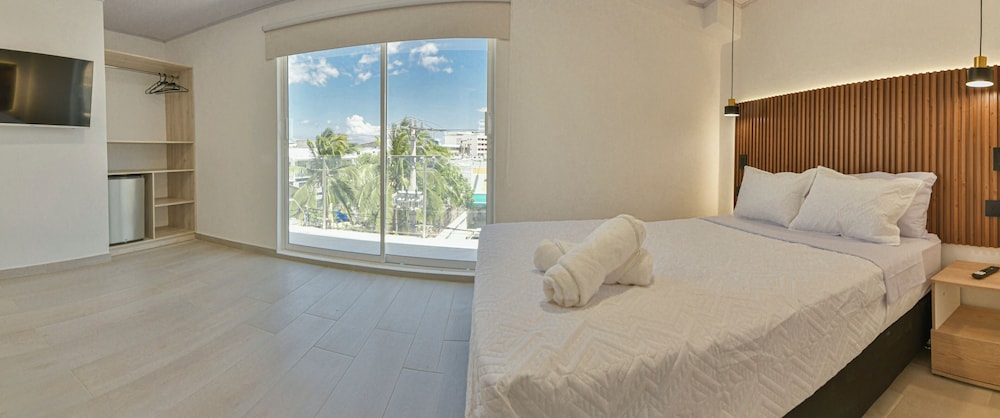 Deluxe Double Room, Balcony, City View