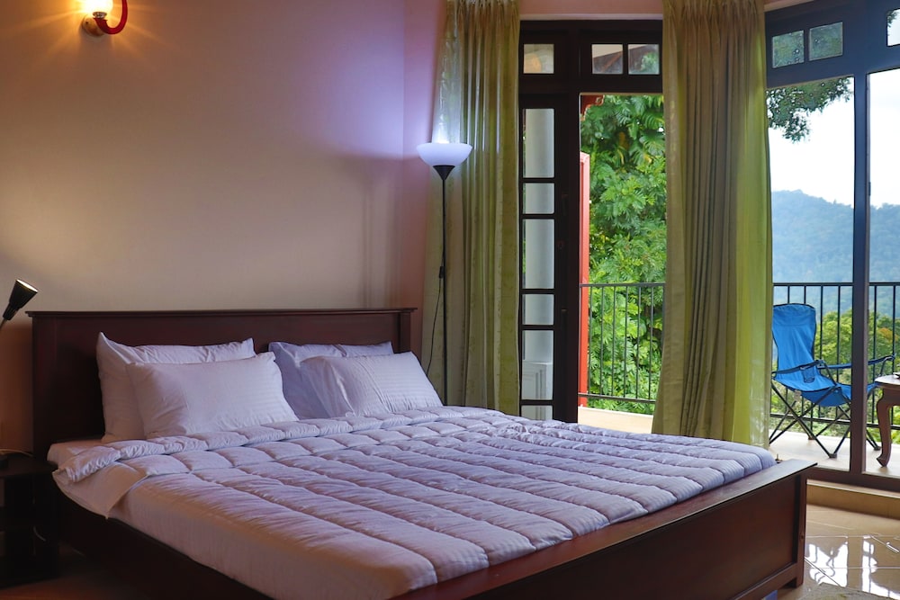 Comfort Room, 1 King Bed, Mountain View photo 1