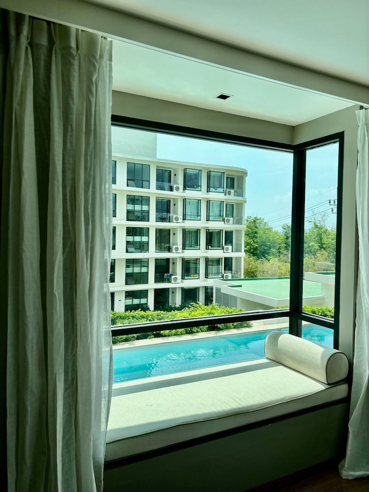 Deluxe Pool Access - Photo 6