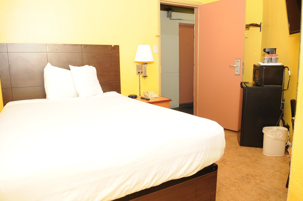 Economy Single Room, 1 Double Bed photo 2