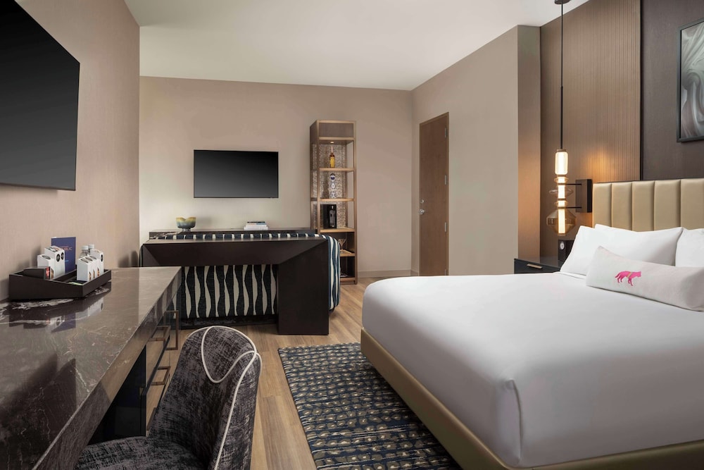 Room, 1 King Bed, Mountain View - Photo 8