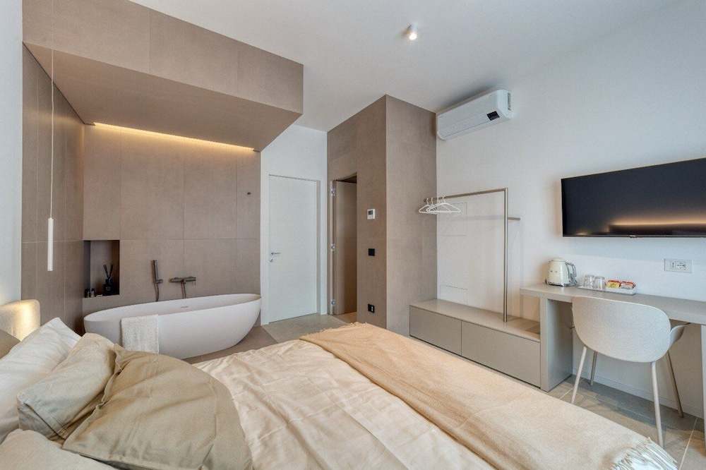 Exclusive Double Room, City View