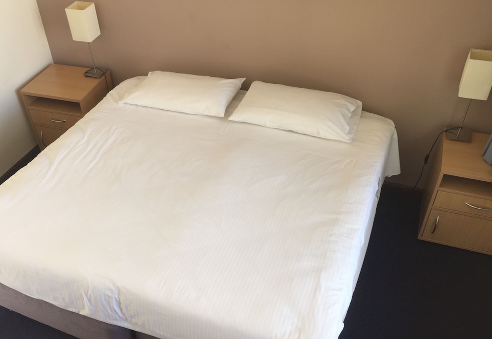 Standard Room, Non Smoking (king bedded room standard) photo 1