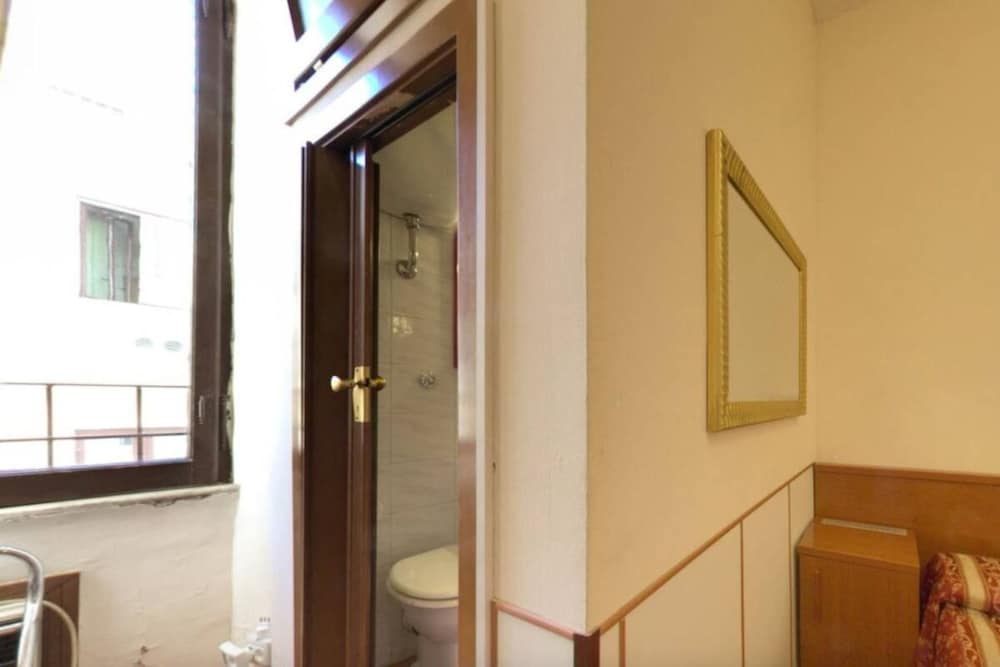 Classic Single Room, City View (bagno privato) photo 3