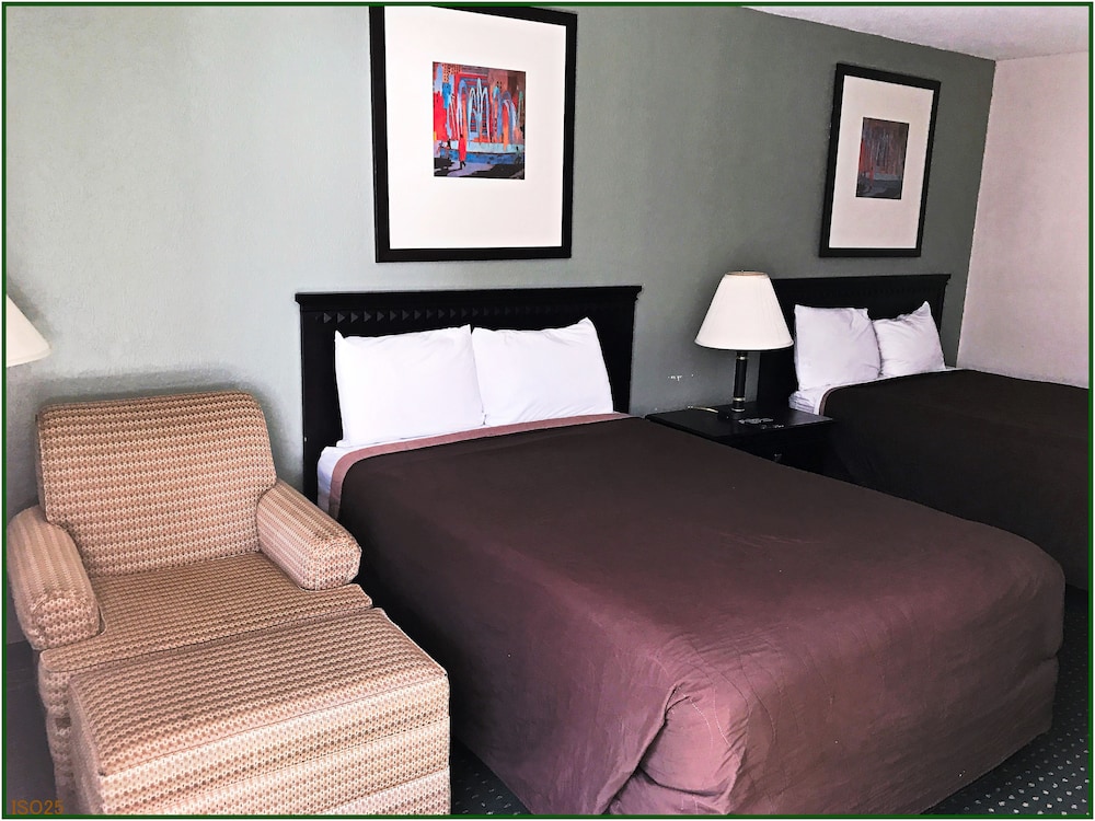 Standard Room, 2 Double Beds - Photo 12