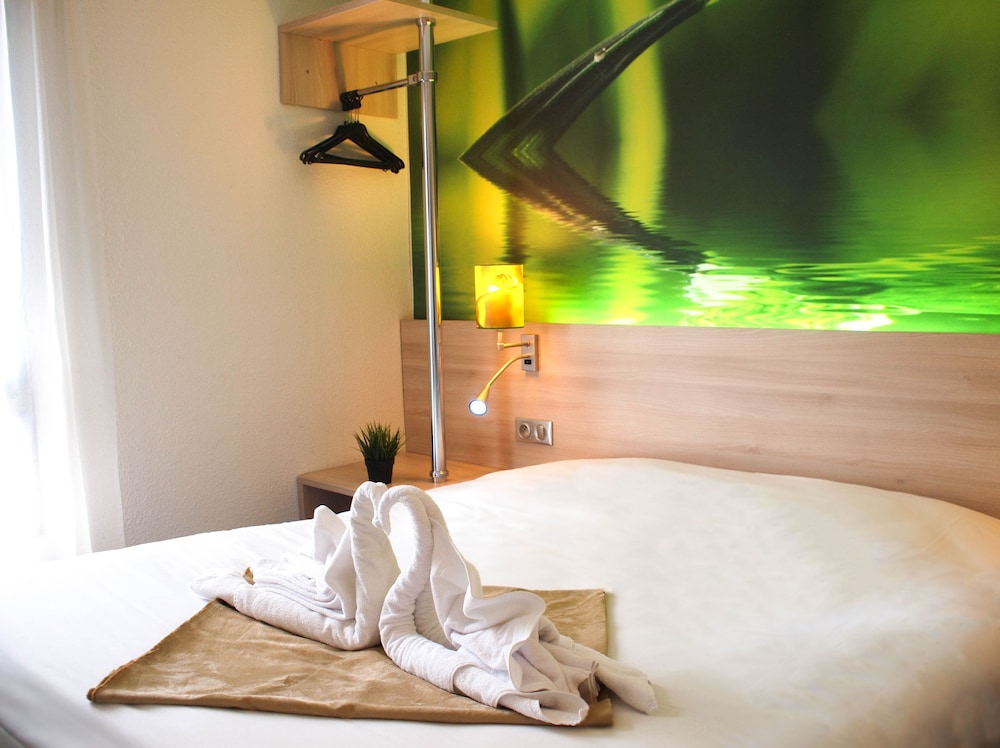 Triple Room (1 grand lit + 1 lit d’une personne) photo 3