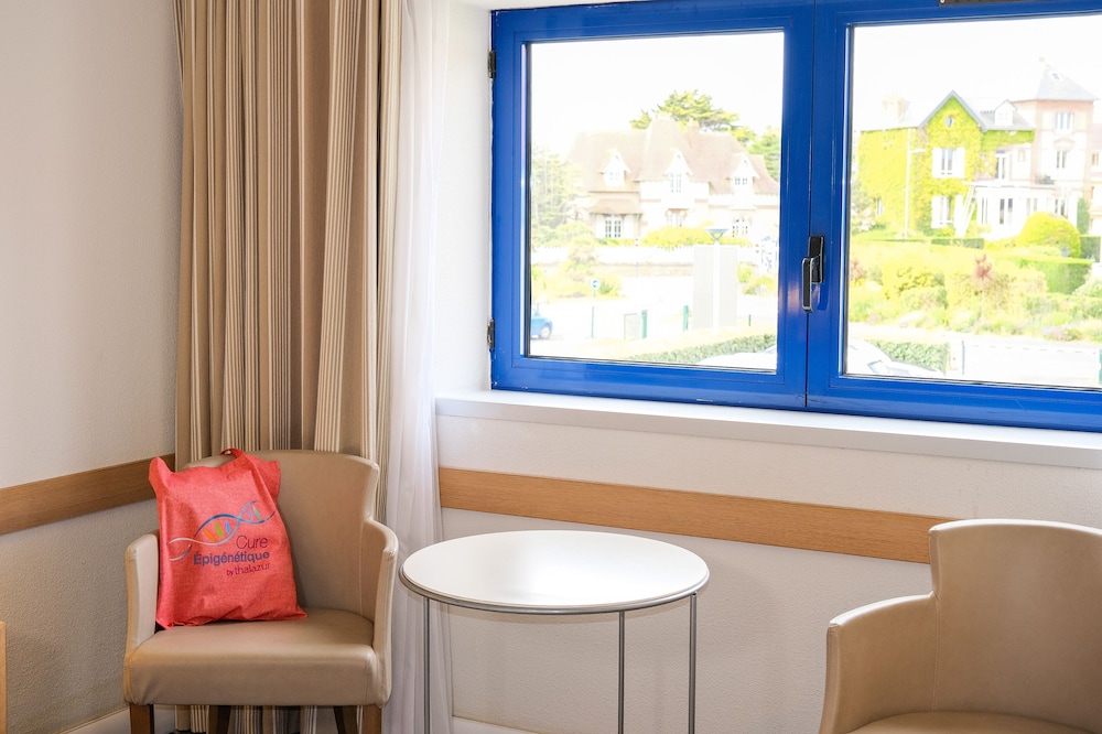 Classic Double Room, Pool Access, City View - Photo 3