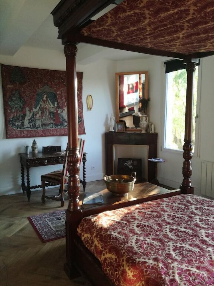 Room (Renaissance) photo 3