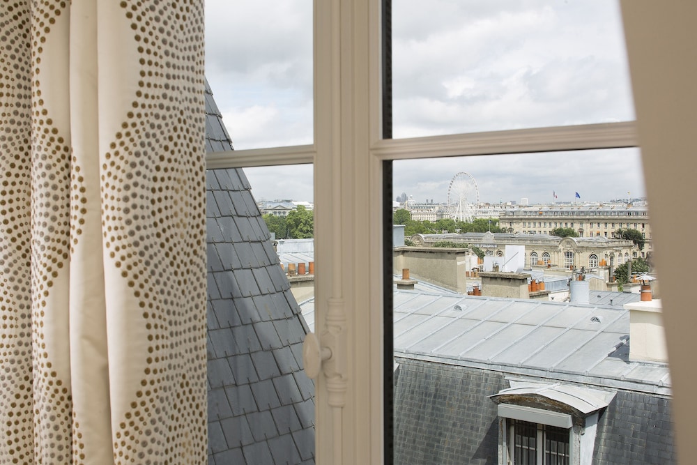 Suite (Roofs of Paris) photo 2
