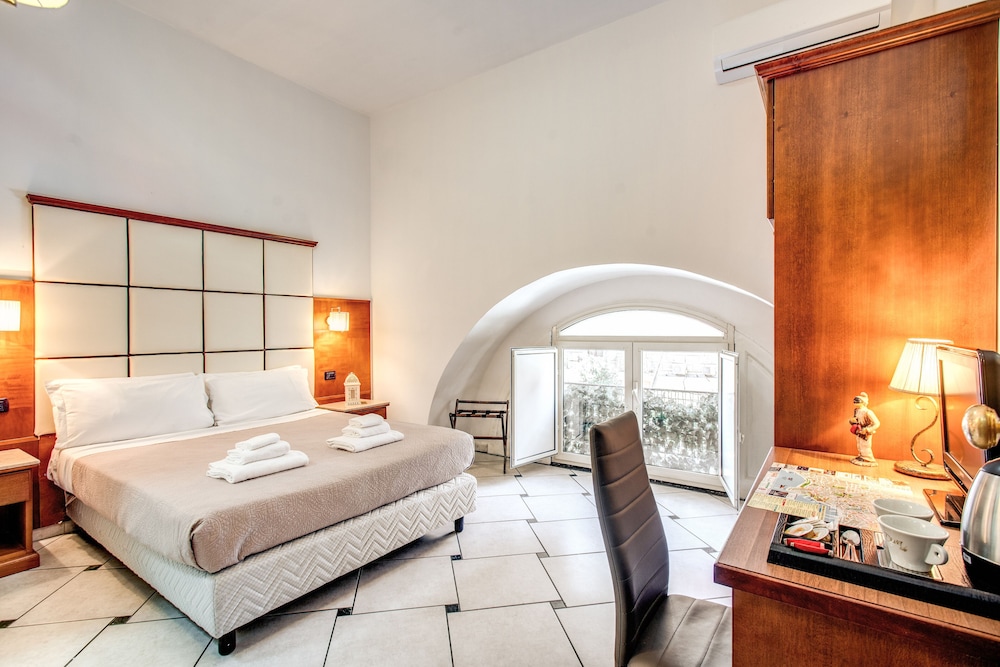 Standard Double or Twin Room - Photo 8