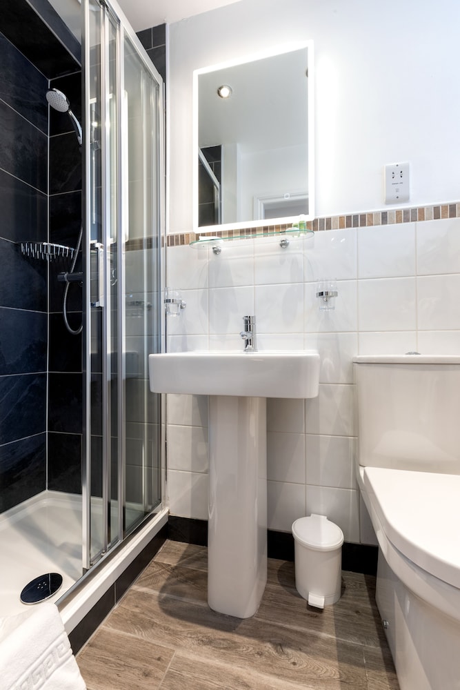 Twin Room, Ensuite photo 3