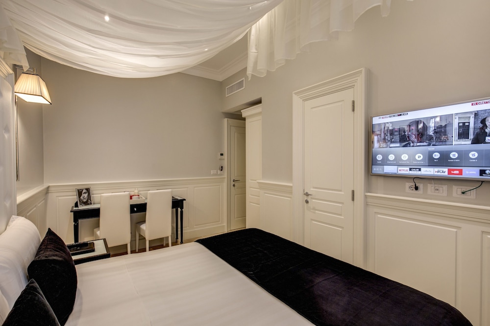 Standard Double or Twin Room photo 3