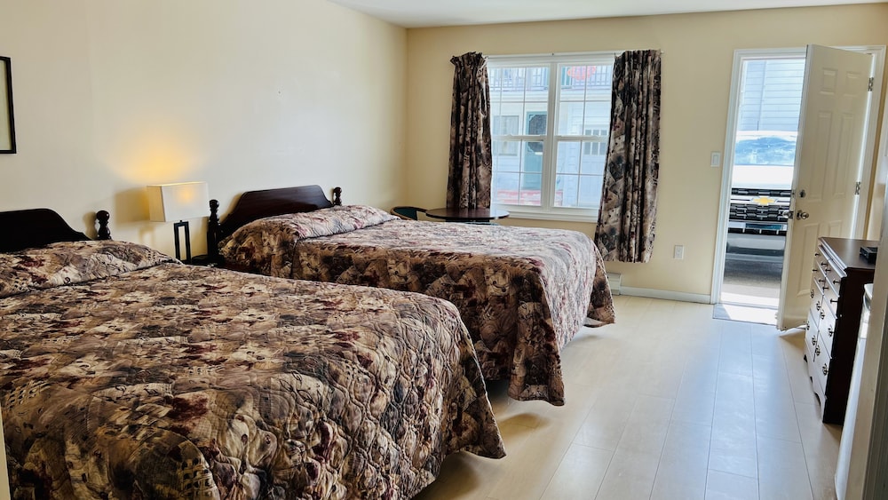 Deluxe Double Room, 2 Queen Beds, Private Bathroom, Garden View photo 1