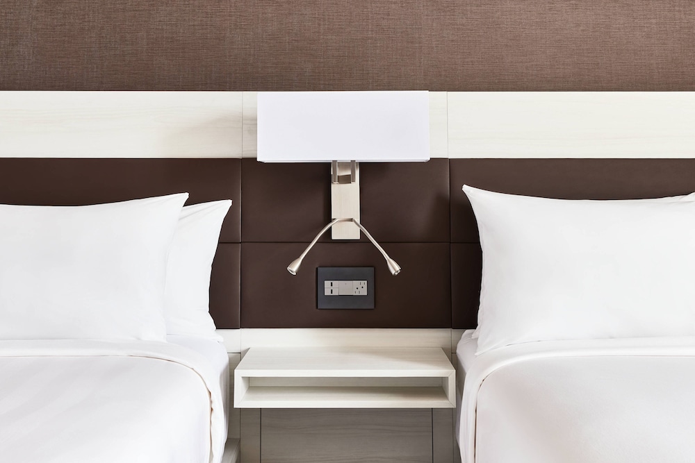 Room, 2 Queen Beds (Mobility Accessible, Tub)