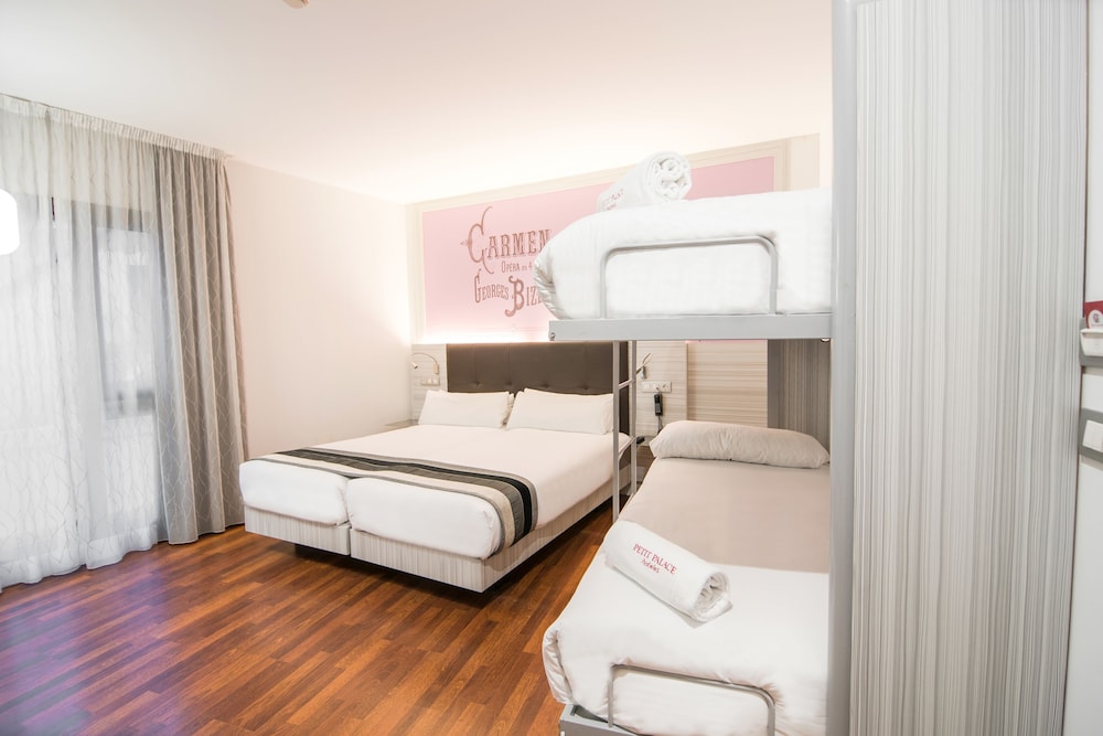 Quadruple Room photo 2