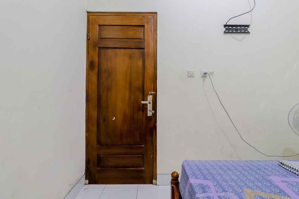 Budget Standard Room With Fan - Photo 7