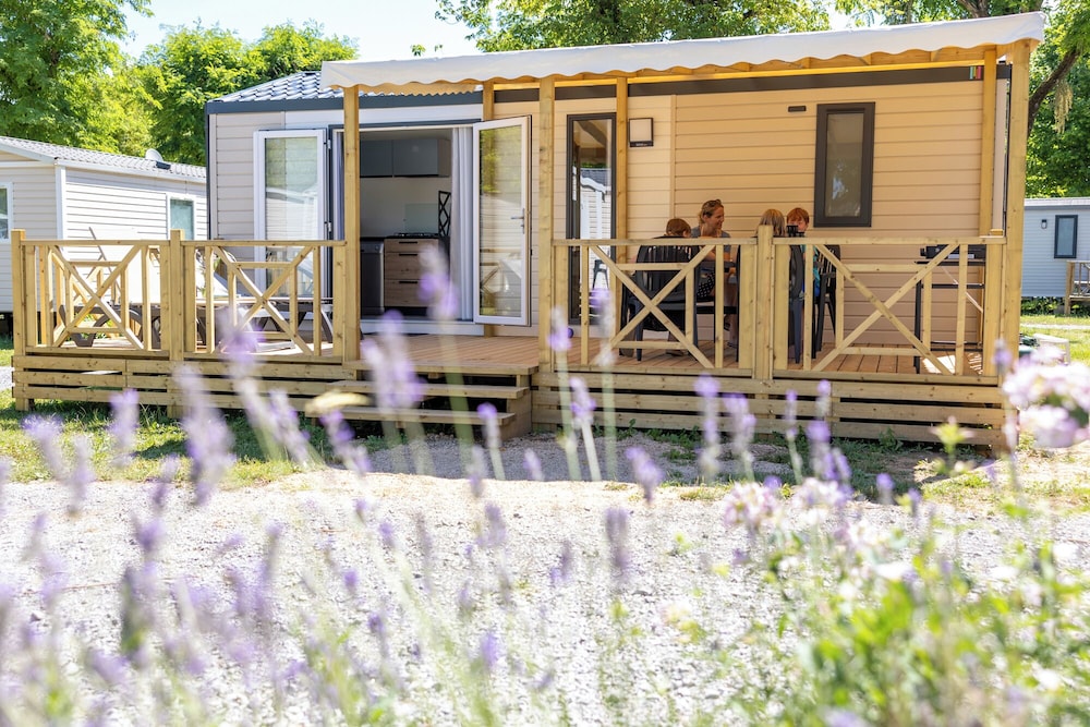 Mobile Home (Magnolia)