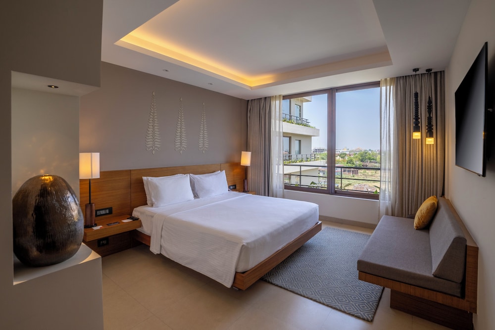 Standard Room (King Bed) - Photo 3
