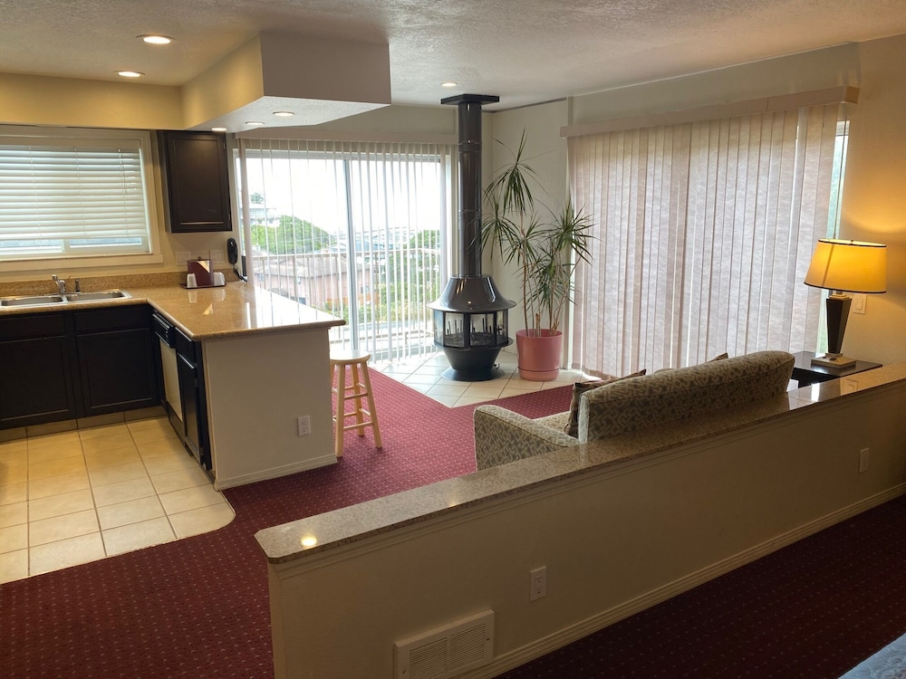 Suite, 1 King Bed photo 3