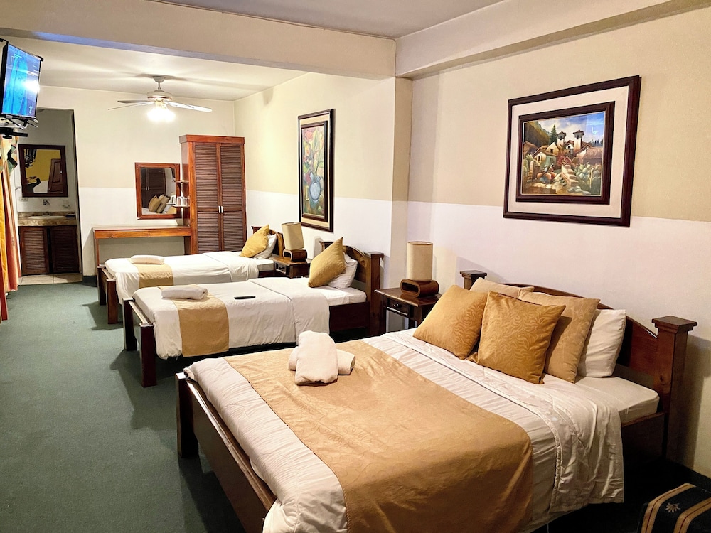 Superior Quadruple Room - Photo 6
