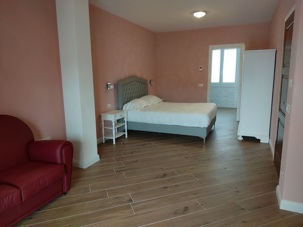 Luxury Suite photo 2