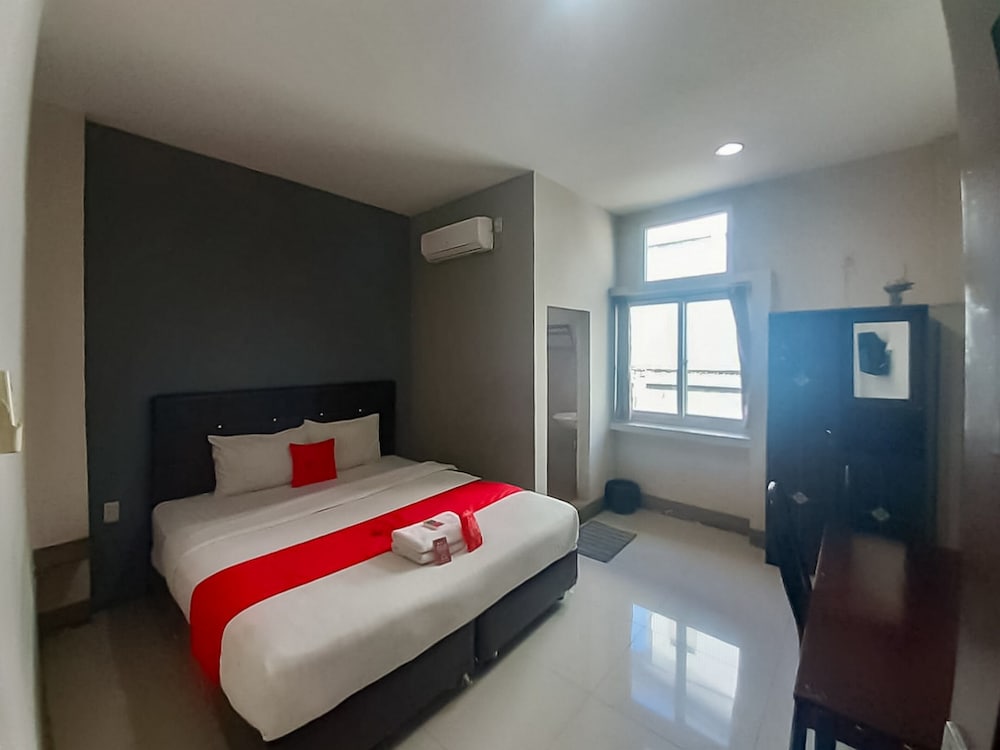 Deluxe Double Room (Reddoorz) photo 1