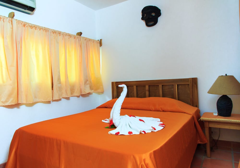 Comfort Studio, 1 Queen Bed (With Air Conditioning)